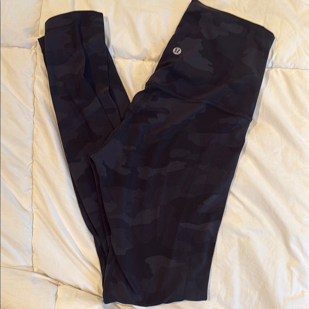 Lululemon size 6 graphite, gray camo full length